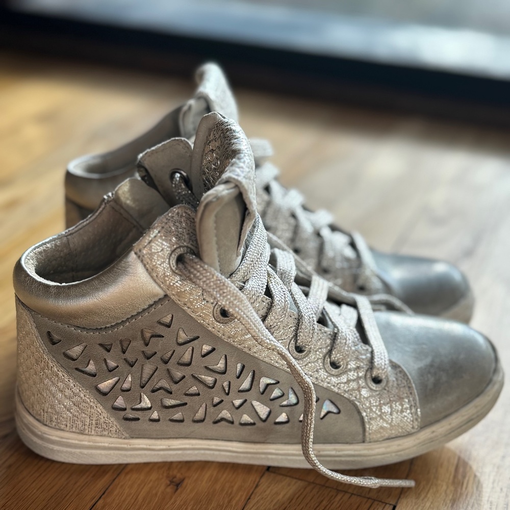 High Top Sneakers Girls - Like new